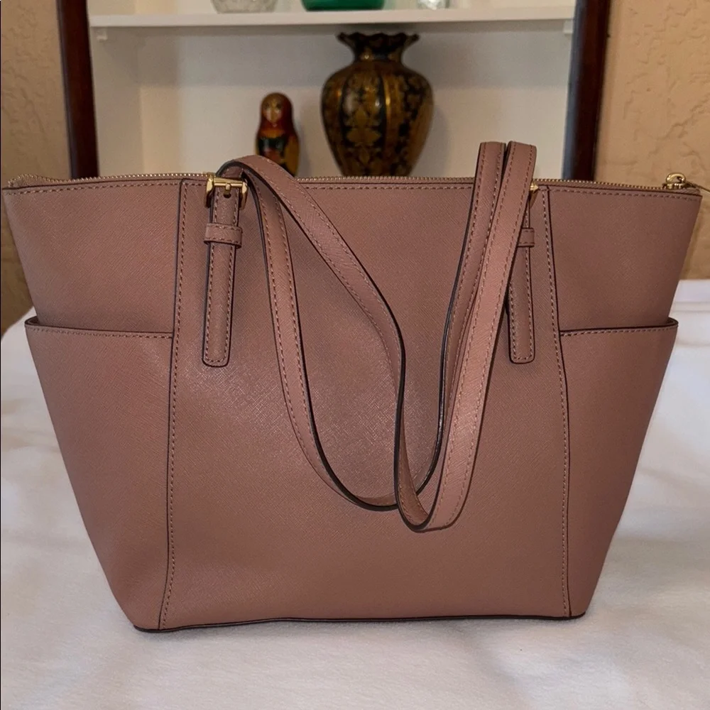 Michael Kors Mauve Saffiano Leather Zip Top Tote EUC MSRP $375 - Picture 2 of 6